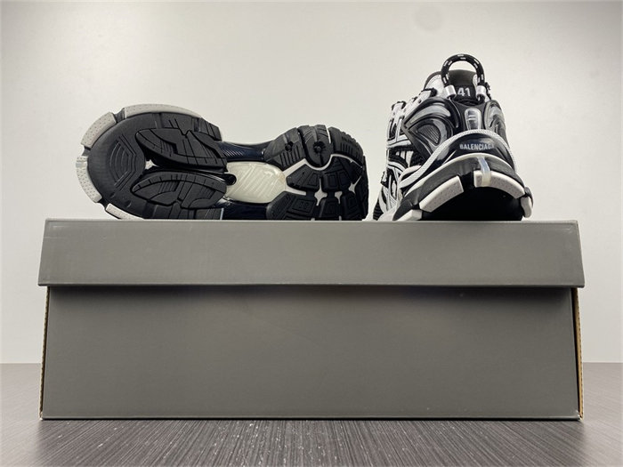 BLCG Runner White Black White  677403 W3RB2 9010