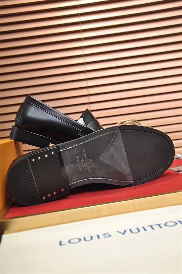 Lv Loafer 056
