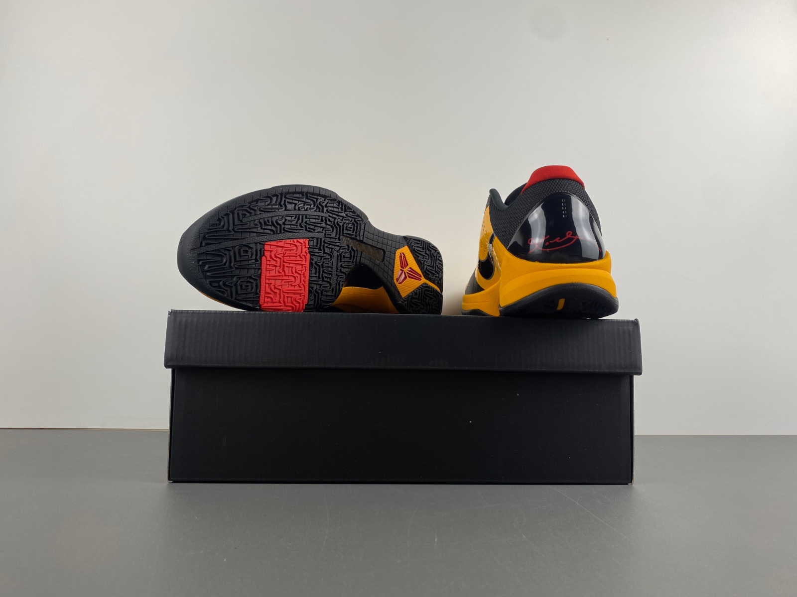 Nike Kobe 5 Protro Bruce Lee D4991-700
