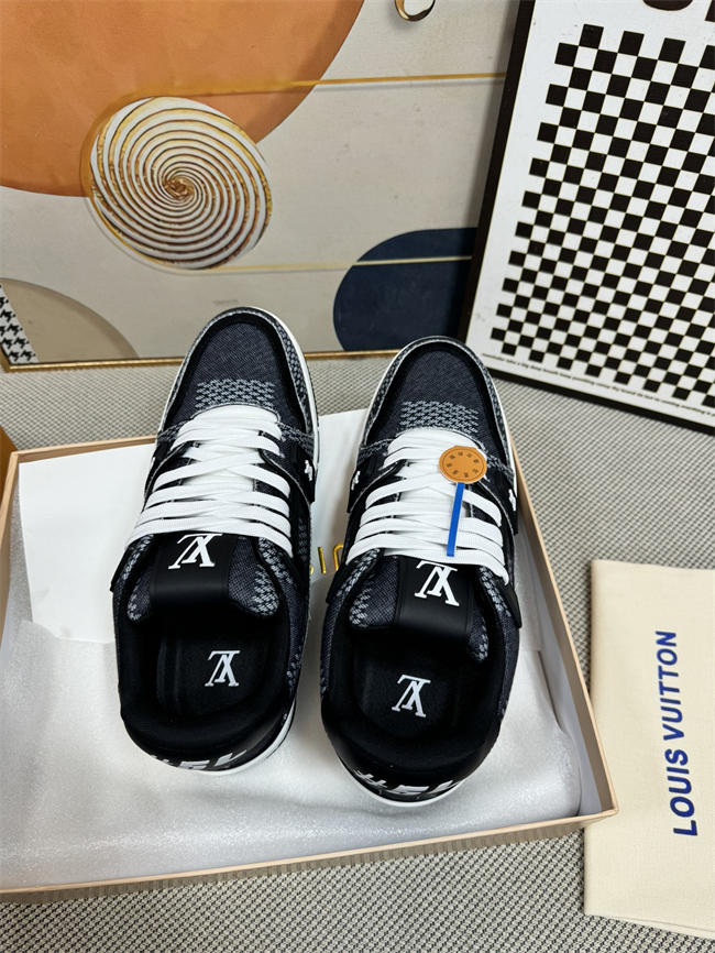 Lv Trainer Sneaker